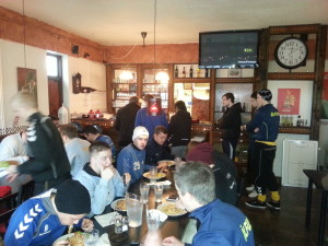 Mfl í pizzu á skírdag