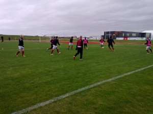 2. flokkur hitar upp fyrir leikinn í gær