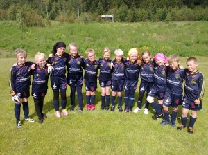 Hressir krakkar í 7. flokki eftir leikina í dag.