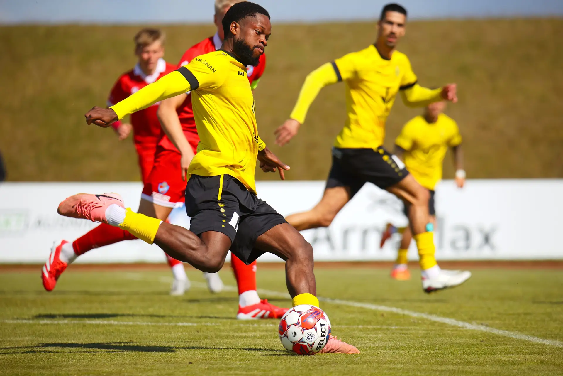 Jordan Adeyemo framlengir við Ægi